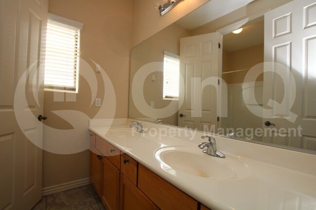 Building Photo - 19134 E Lark Dr