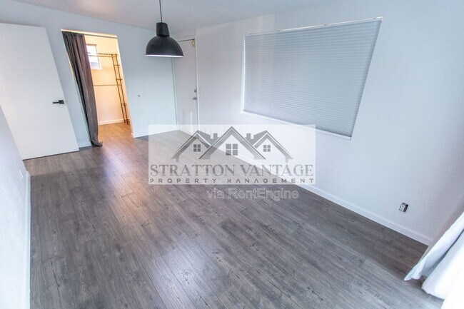 Building Photo - 111 E Manhatton Dr