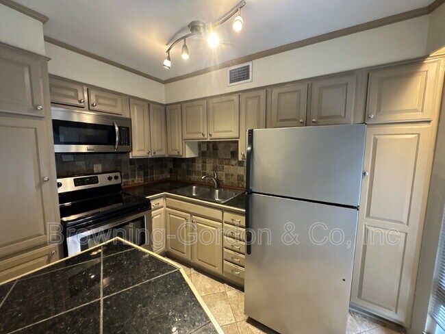 Building Photo - 201 Acklen Park Dr