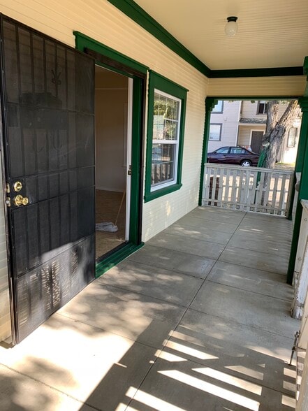 Building Photo - 35 E 8th St