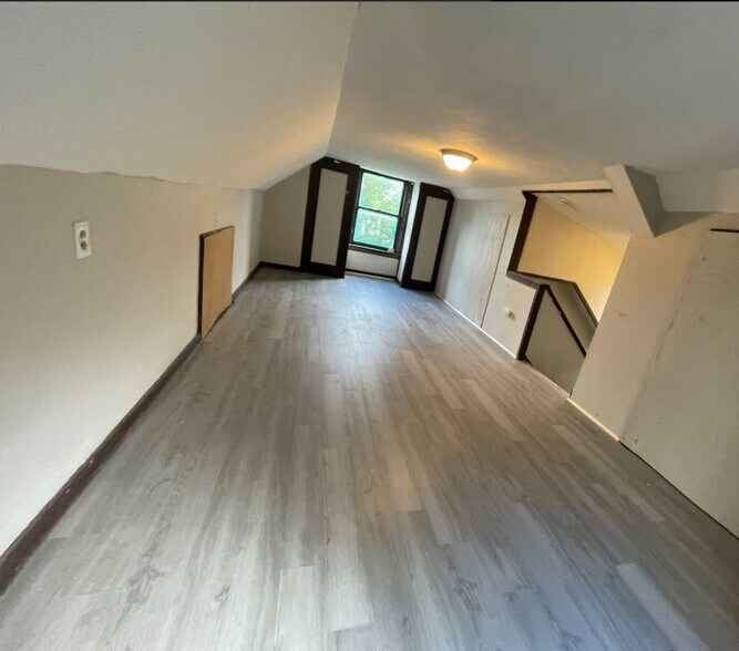 Building Photo - 9520 Marah Ave