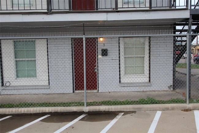 Primary Photo - 514 Houston St