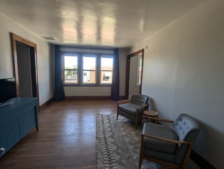 Building Photo - 4001 Woodmont Rd