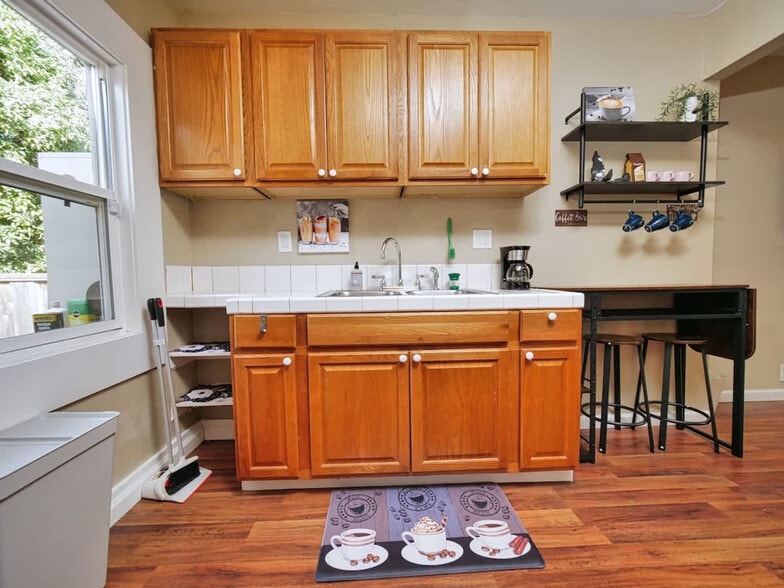 Building Photo - 2314 Bonar St