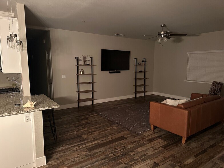 Building Photo - 43575 Crystal Cave Cir