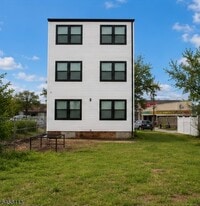Building Photo - 10 Bruen Ave