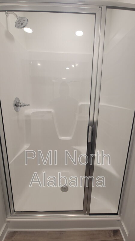 Building Photo - 7597 Discovery Pt Dr NW