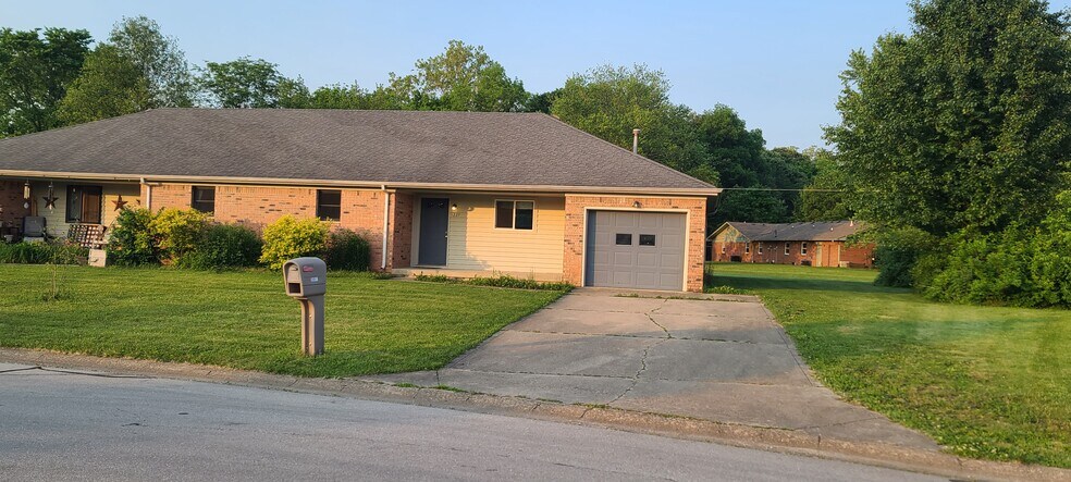 Building Photo - 1227 Hacienda Dr