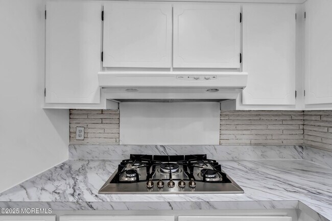 Building Photo - 16 Burdge Dr