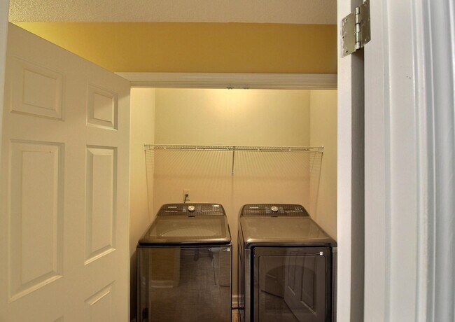 Building Photo - 1493 Wolf Hunt Dr
