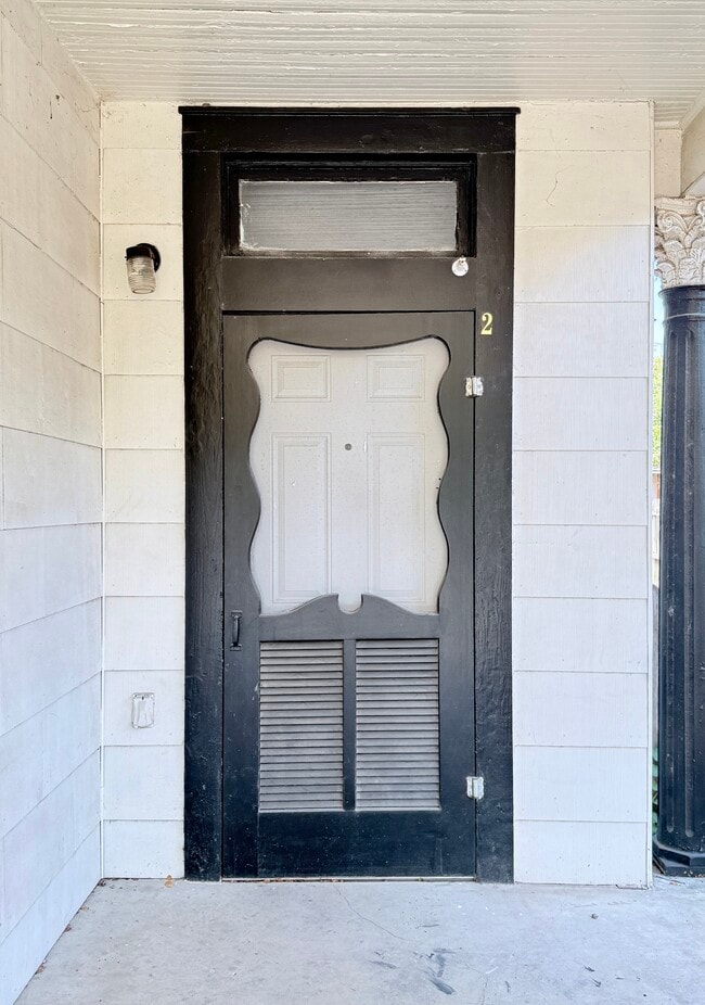 Building Photo - 429 E Carson St