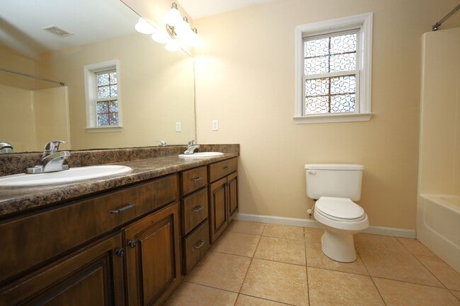 Building Photo - 5307 Vine Dr