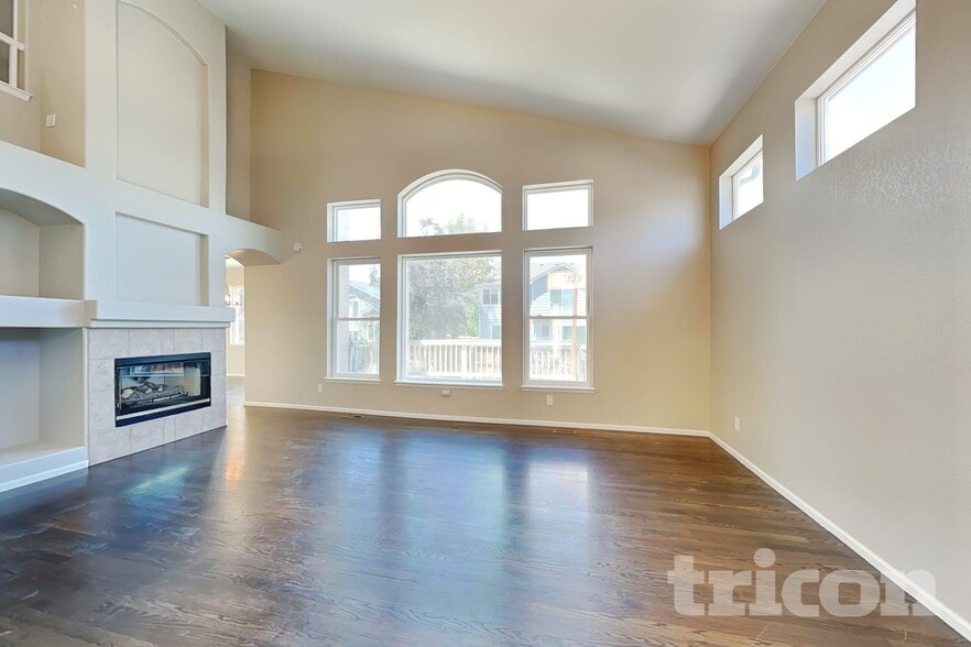 Building Photo - 9061 Renoir Dr