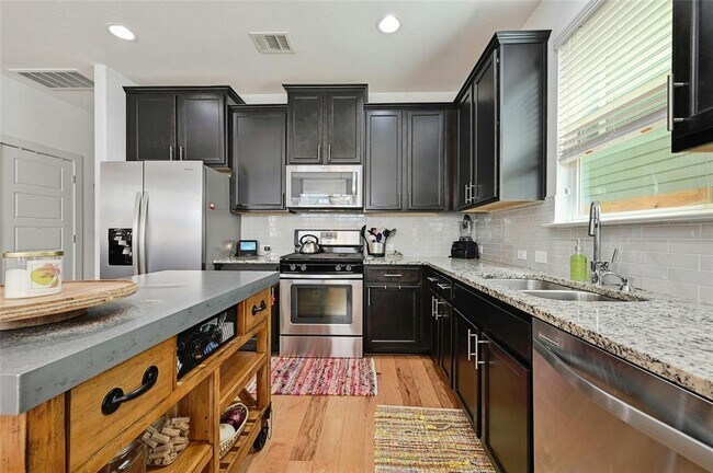 Building Photo - 2200 Capulet St