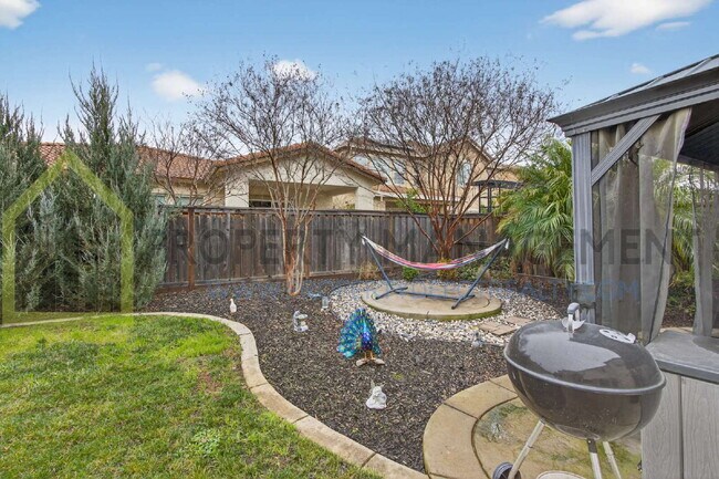 Building Photo - Spacious Elegance Awaits: 4-Bedroom Home with Hardwood Floors in Elk Grove!