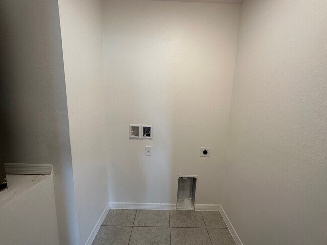 Building Photo - Brand new 3 bedroom 2 bathroom home in desired Indian Lake Estates