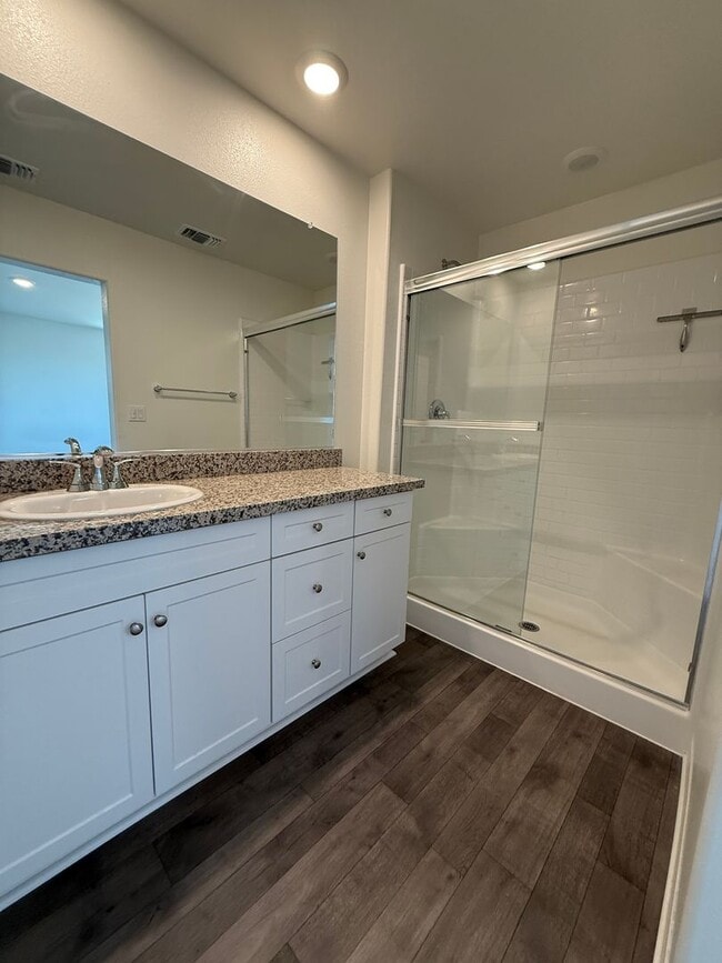 Building Photo - Fall in love with this NEWER  5 bedroom 4 ...