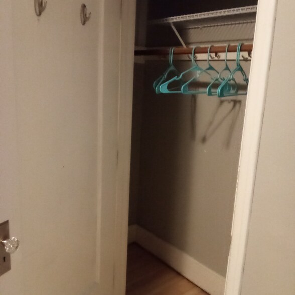 Building Photo - 1031 College St N