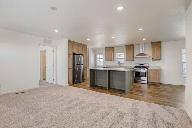 Building Photo - 10 Vandalay St