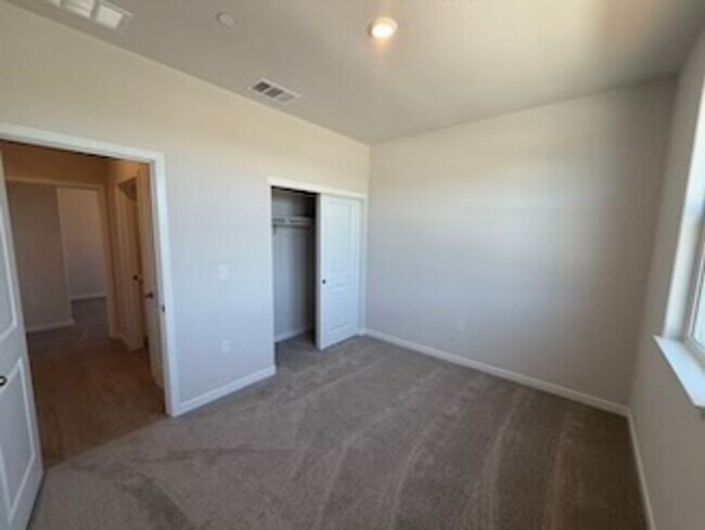 Building Photo - Brand New Single Story Solar All Electric Home in Roseville