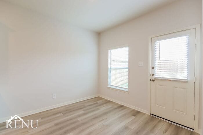 Building Photo - 10417 Sweetwater Creek Dr