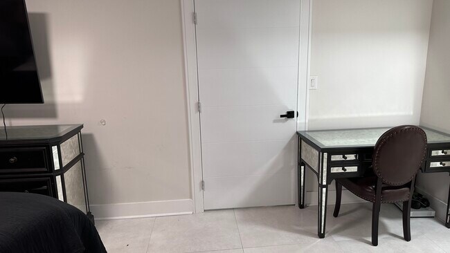 Building Photo - 2030 S Ocean Dr