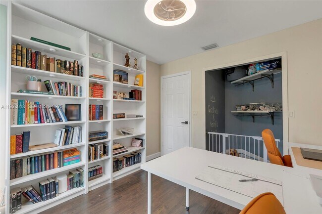 Building Photo - 1583 Eastlake Way