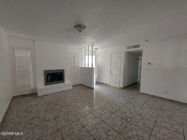 Building Photo - 2212 Cumbre Negra St
