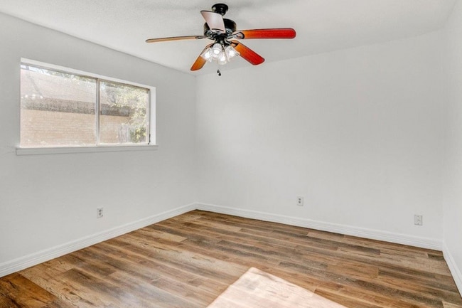 Building Photo - 5585 Scenic Dr