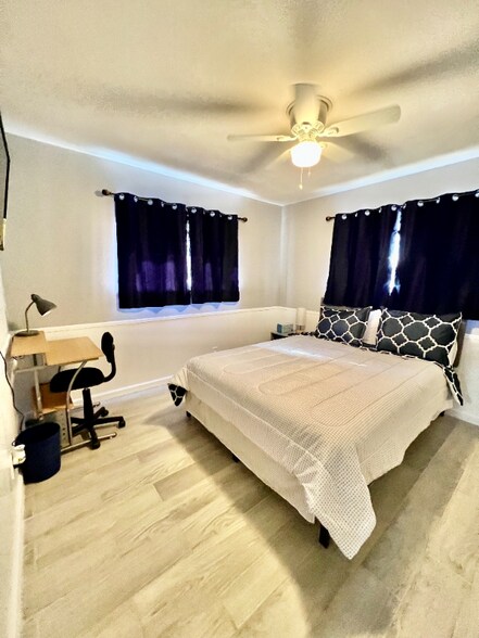 Building Photo - 506 Balboa Dr