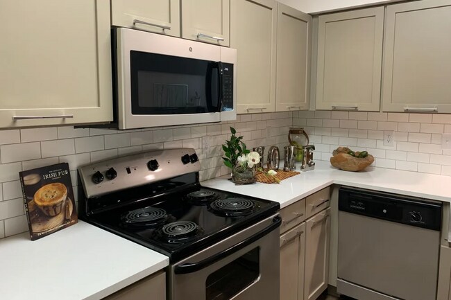 Building Photo - Live Free for a Month – Your New Home Awaits!