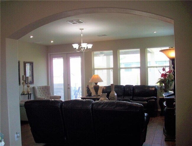 Building Photo - 1002 Beacon Cove