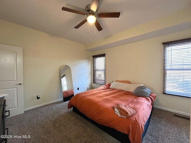 Building Photo - 323 Tokay Dr