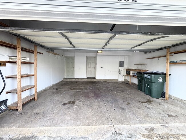 Building Photo - 652 Lincoln Station Dr