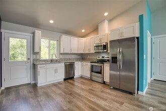 Building Photo - 2 bedroom close to the beach