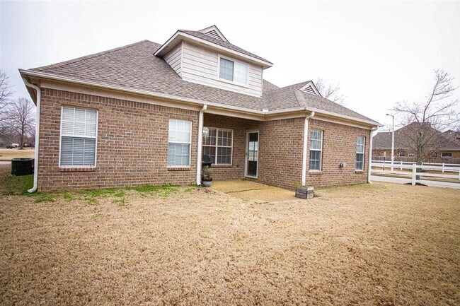 Building Photo - 3BD/2.5BA with Bonus Room in Collierville Farms.  Over 2300 sq ft!.  Pets are welcome!