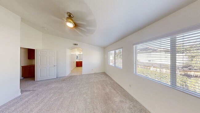 Building Photo - Beautiful 5 bedroom 3 bathroom home in Yucaipa