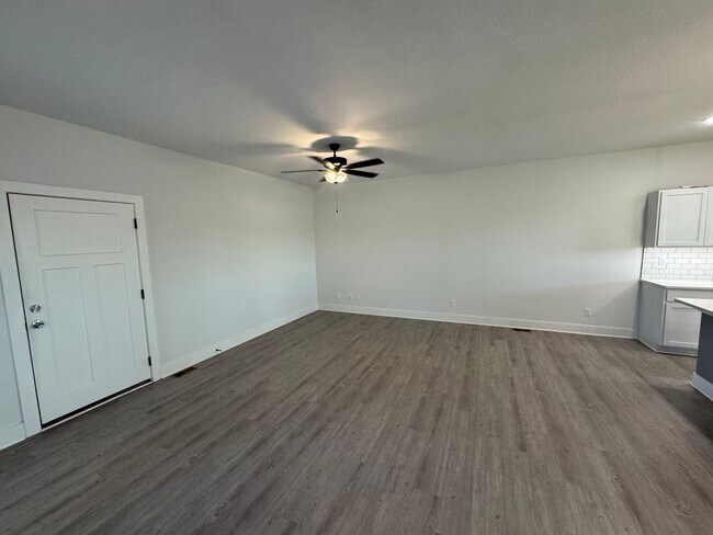 Building Photo - $1,850 - 4 bed 3 bath - Newer Build Duplex *COMING SOON*