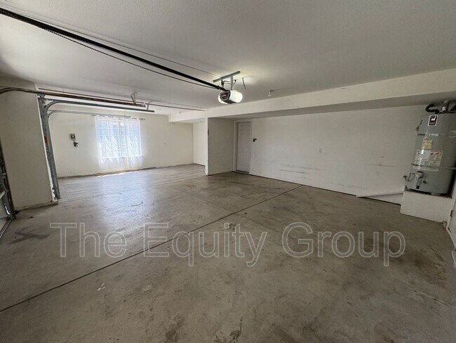 Building Photo - 703 W Russell Ave