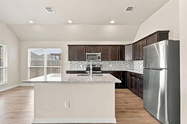Building Photo - 808 Fallbrook Dr