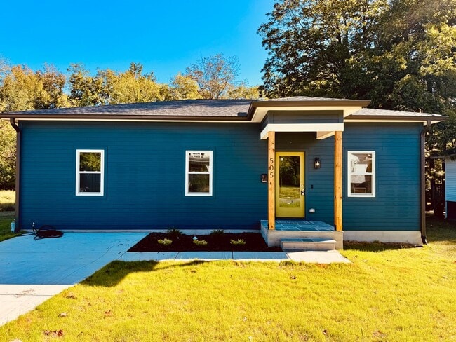Primary Photo - Beautiful New Build Downtown Oxford