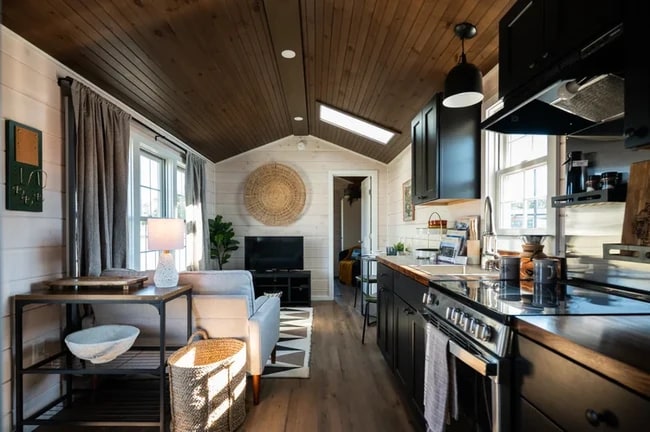 Building Photo - 31 Forest St