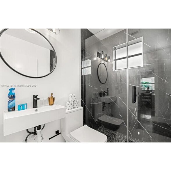 Building Photo - 3902 NW 3rd Ave