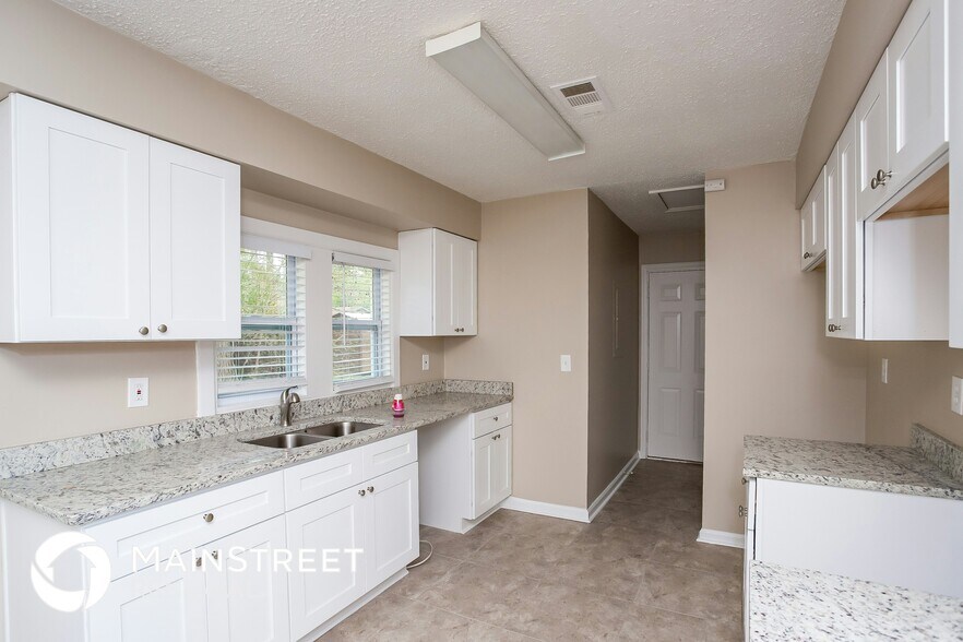 Building Photo - 141 Montego Cir