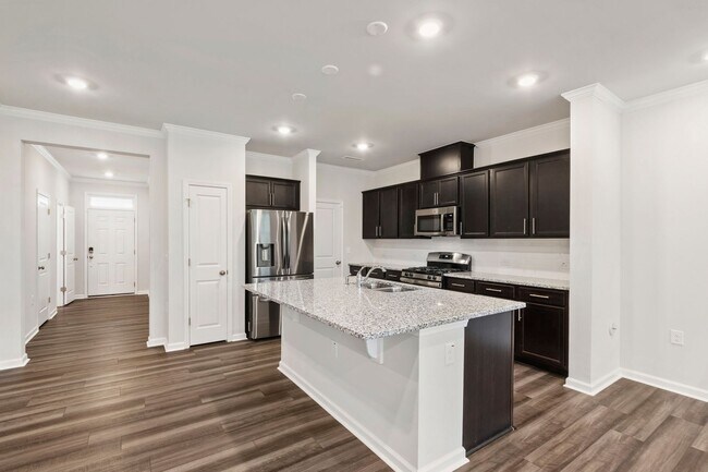 Building Photo - Bright & Beautiful! Modern 3-Bedroom Townh...