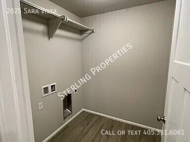 Building Photo - 2025 Sara Vista Dr