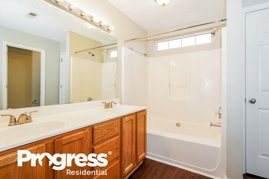 Building Photo - 5132 Pebble Creek Dr