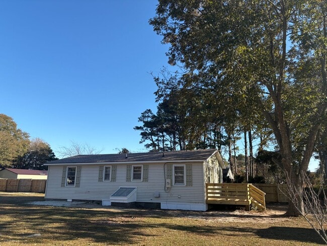 Building Photo - 2 Bedroom 1 Bath Home in Jarvisburg $1895/mo