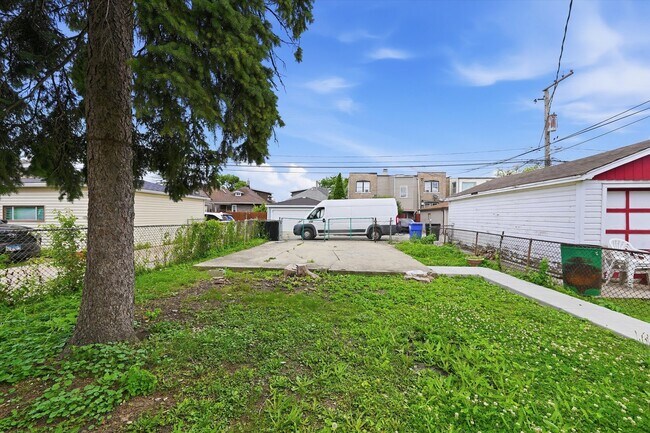 Building Photo - 3244 W 62nd Pl