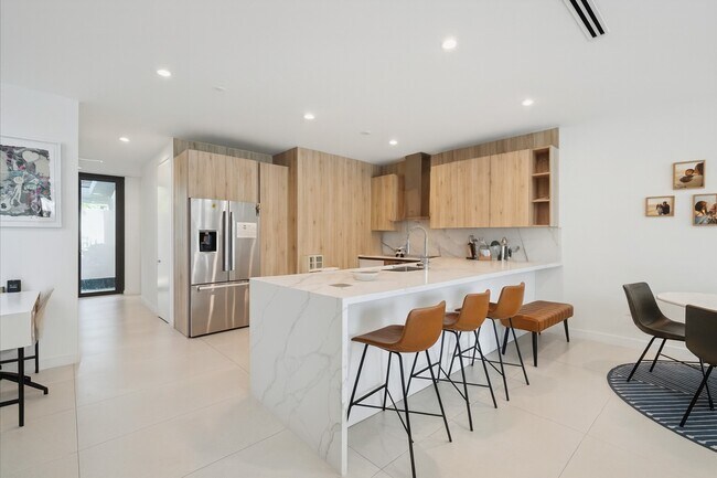 Building Photo - 3458 Day Ave